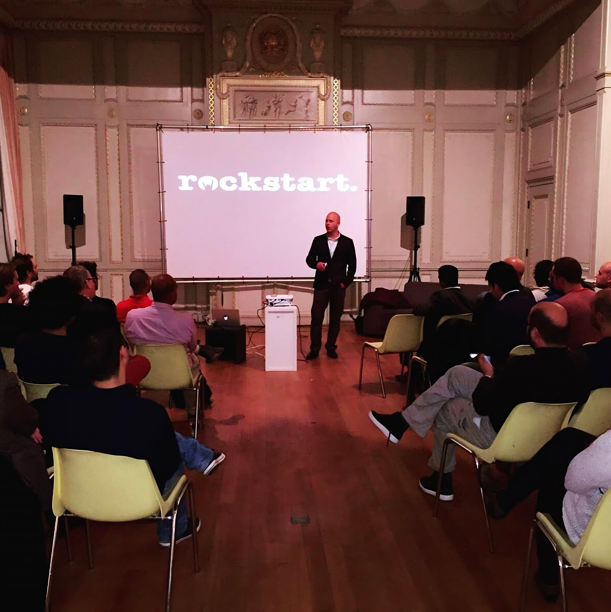 Yehuda Hofri delivering a keynote at Startupbootcamp